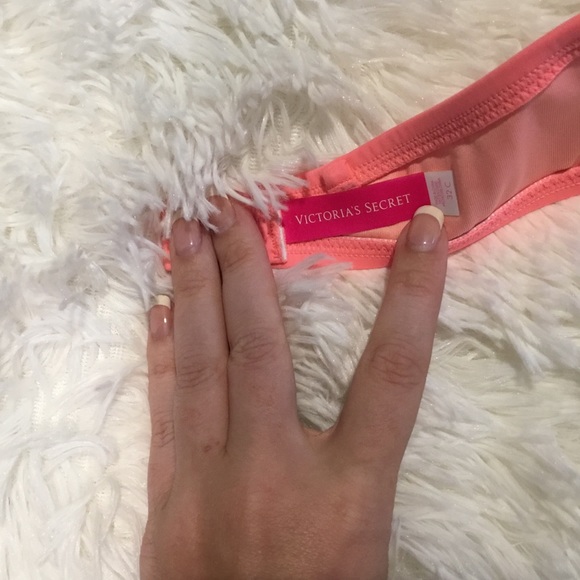 Victoria’s Secret Strapless Bikini Top - Picture 3 of 3